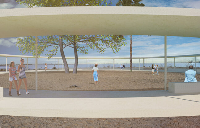 Groep mensen op een strand met wolken, bomen, een cirkelvormige structuur en schaduwen.